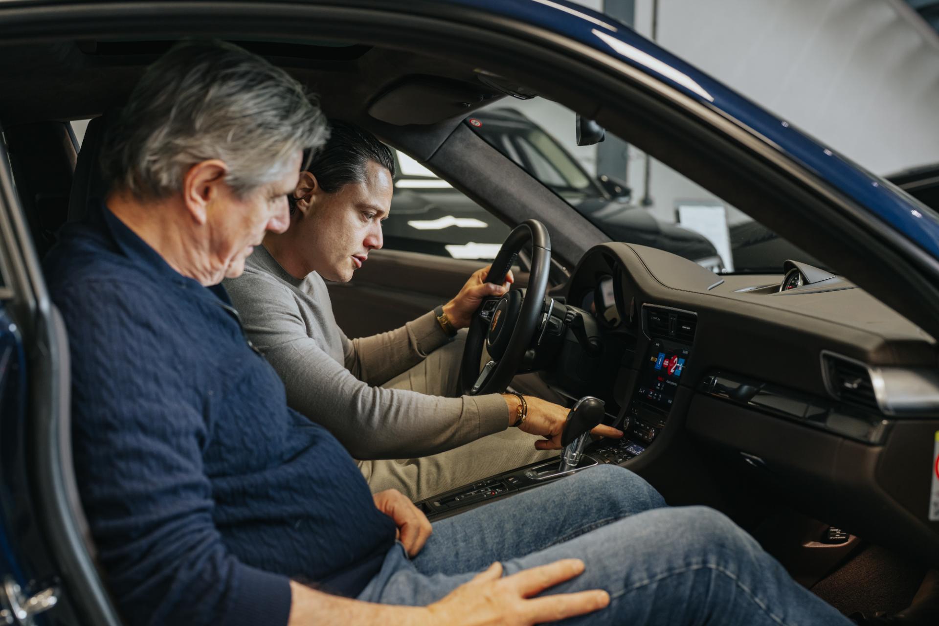 Auto Aankoop Begeleiding Interieur